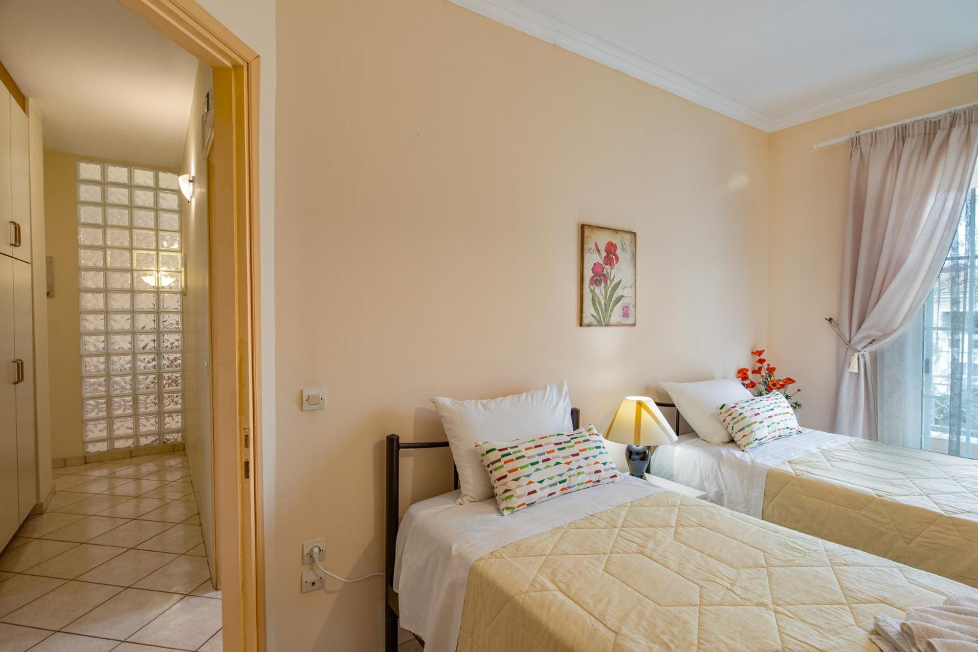 House Of Velenia - 2 Bedroom Apartment Near Old Town, Airport And Bus Station Corfu  Exterior photo
